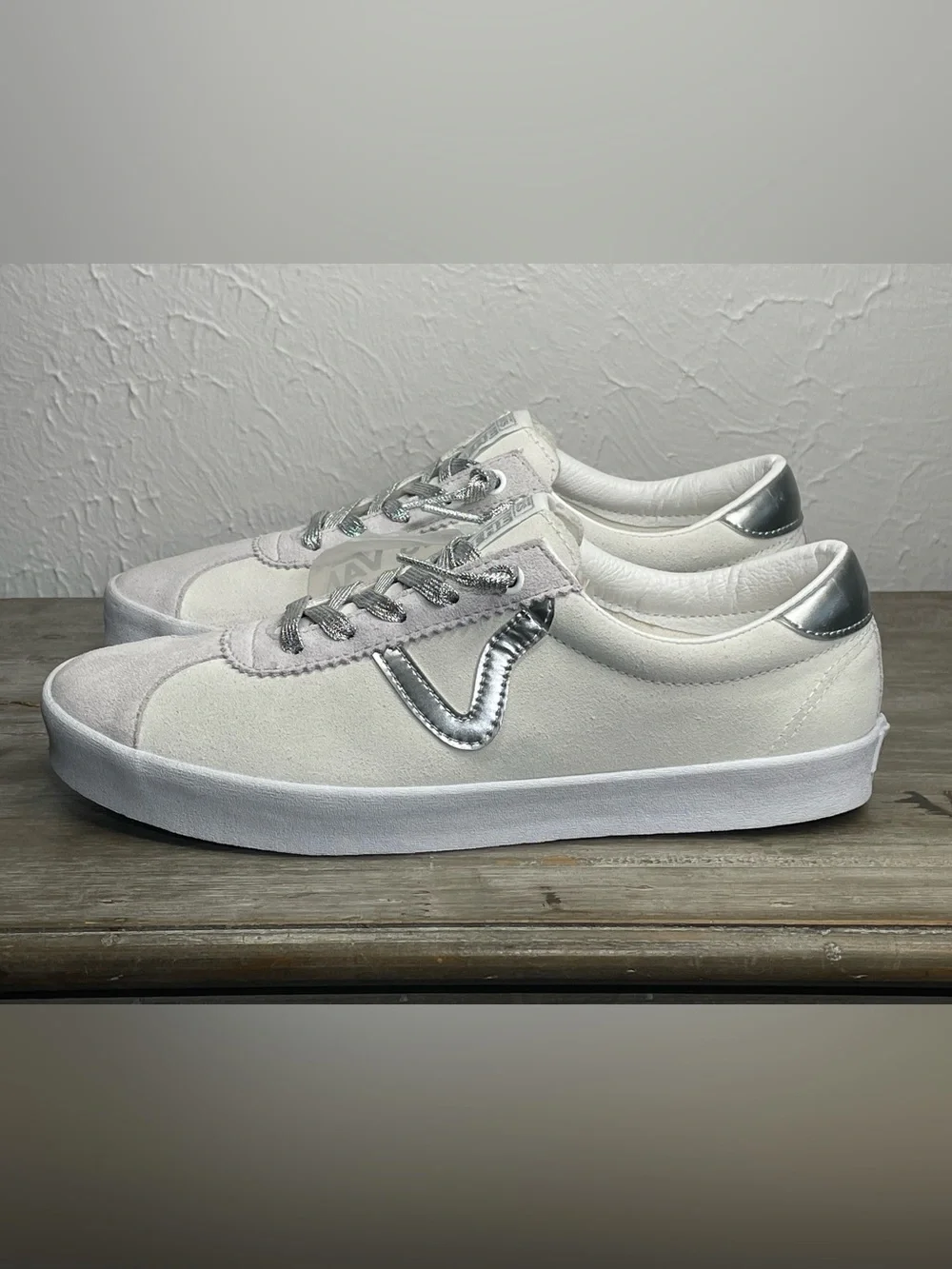 New Vans Sport Low High Shine Suede Sneaker Off-White Silver Metallic 11 W 9.5 M
